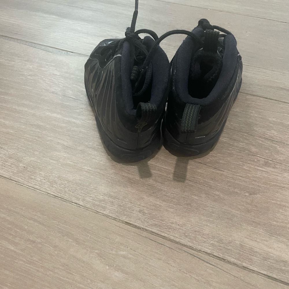 Nike - Picture 2 of 4